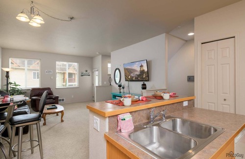 Florence Condominio | New Listing! Adorable old town florence Condo - Close to Riverfront, restaurants and Bay Street!