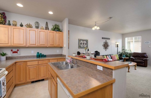 Florence Condominio | New Listing! Adorable old town florence Condo - Close to Riverfront, restaurants and Bay Street!