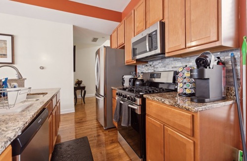 Grand Boulevard Condominio | NEW LISTING! Apartment Near Downtown & UChicago by RedAwning