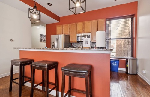 Grand Boulevard Condominio | NEW LISTING! Apartment Near Downtown & UChicago by RedAwning