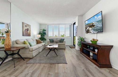 Isla del Sol Condominio | New Listing! Bahia L-503|1BD|1.5BA