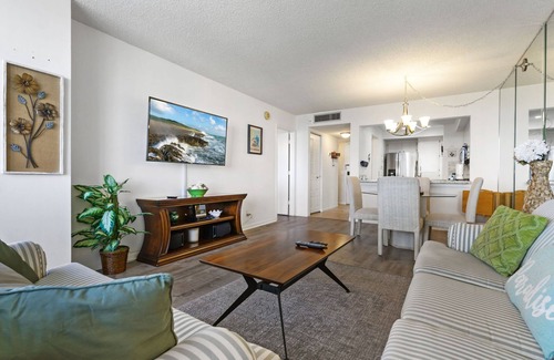 Isla del Sol Condominio | New Listing! Bahia L-503|1BD|1.5BA