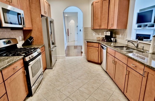 The Commons Casa | New Listing: Bayside Resort: Beautiful 5 Bedroom House -Close to Pool! - Sleeps