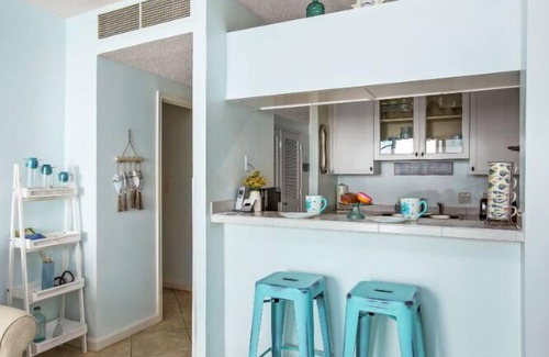 Galveston Condominio | NEW LISTING! "Beachfront Sunrise" BEACHFRONT CONDO, Fun Amenities!