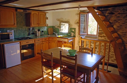 Vieillevie Cabaña | NEW LISTING!! Beautifully restored stone cottage in tranquil rural setting.