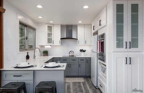 Florence Casa | *New Listing* Beautiful Riverfront Cottage, Newly Remodeled with Amazing Views, BBQ, Close to Town.