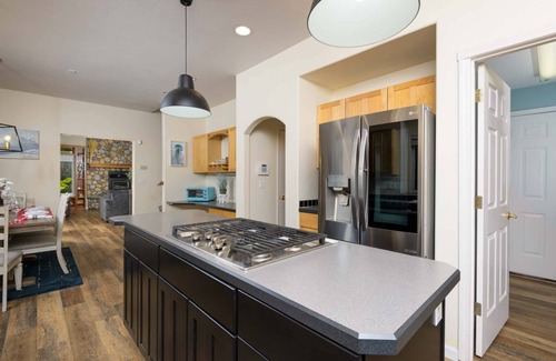 Dunes City Casa | New Listing! Beautiful well appointed Woahink lake area home w/ gas grill and fire pit