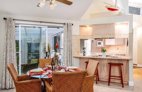 Florence Casa | New listing! Beautiful centrally located Florence home near the river, gas grill, game room