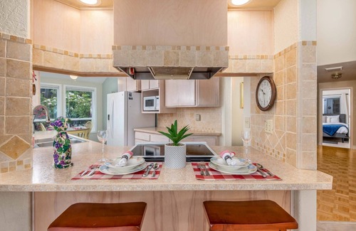 Florence Casa | New listing! Beautiful centrally located Florence home near the river, gas grill, game room