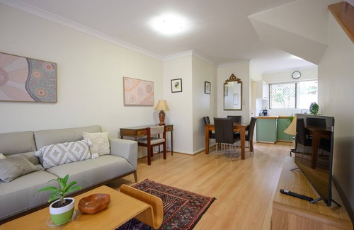 Mount Lawley Casa | New Listing - Best Location Leederville Townhouse