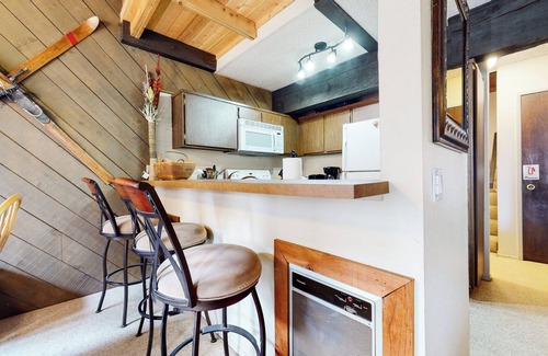 Majestic Pines Condominio | *New Listing* Bigwood Retreat - Walking distance to shuttle