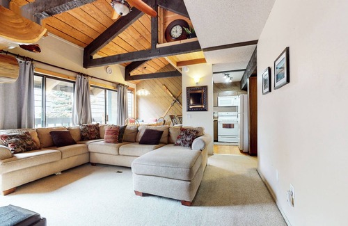 Majestic Pines Condominio | *New Listing* Bigwood Retreat - Walking distance to shuttle