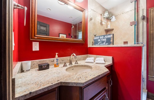 Woodbury Casa | NEW LISTING! BlackWoods Old Country Home by RedAwning