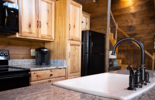 Langston Cabina | New Listing - Cabin on Lake Guntersville