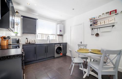 Herne Hill Apartamento | New Listing! Calming 2BR near park, Herne Hill
