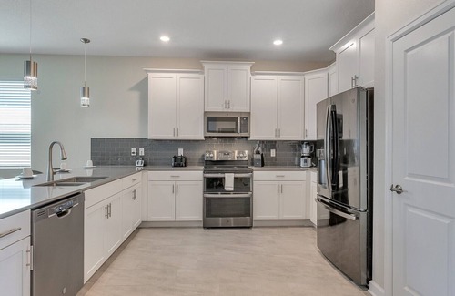Davenport Casa | New Listing! Champions Gate Resort, 10mi to Disney & 21mi to Universal - FS383800
