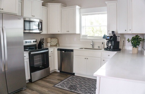 Carrabelle Casa | NEW LISTING!! Charming 3-bedroom house with Pool / Beach Access in St. Teresa