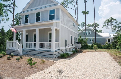 Carrabelle Casa | NEW LISTING!! Charming 3-bedroom house with Pool / Beach Access in St. Teresa
