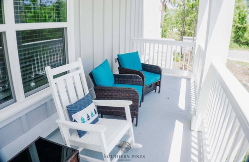 Carrabelle Casa | NEW LISTING!! Charming 3-bedroom house with Pool / Beach Access in St. Teresa