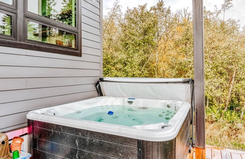 Stevenson Casa | New listing! Chic and stunning dog-friendly home w/ private hot tub & firepit!