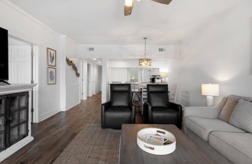 Rosemary Beach Condominio | New Listing! Complimentary Beach Chairs & Bikes! Private Beach!