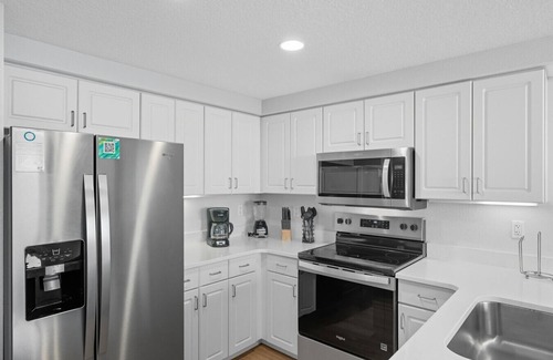 Daytona Beach Apartamento | *New Listing* Completely Remodeled and Newly Furnished 3BR Direct Ocean Front Condo