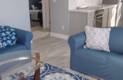 Wildwood Cabaña | ¡Nuevo listado! Crashing Seaglass Contemporary 2 Br / 1 Ba Beauty !!!