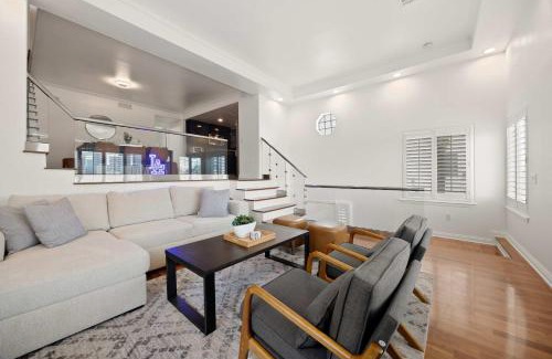 Downtown Los Angeles Casa | New Listing Dodger Clubhouse by Colby & Conrad