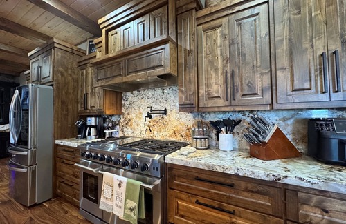 Island Park Casa | NEW LISTING! Elegant, Dramatic Mountain/Lake Views! 20 Mins to Yellowstone NP!