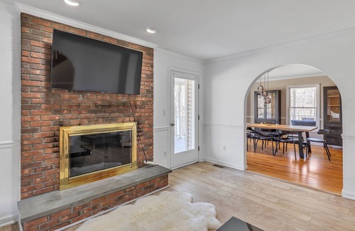 Putnam Valley Casa | NEW LISTING! Entire Putnam Valley Estate - 5BR Hot Tub Sauna by RedAwning