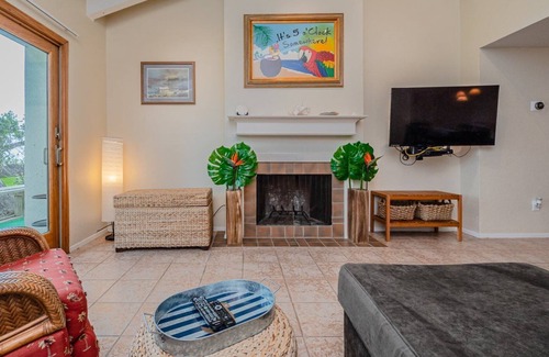 Sailhouse Condominio | NEW LISTING - Fisherman`s Paradise