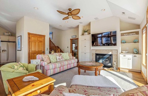 Kitty Hawk Casa | New Listing! Game room, Private pool & Hot Tub