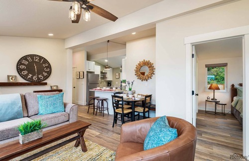 Florence Casa | * New Listing* Gorgeous Newly Remodeled Lake house, Amazing Views, Gas grill, Pet Friendly