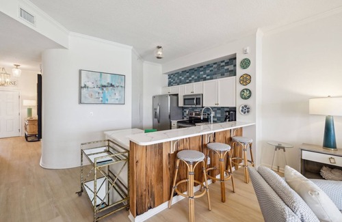 Seagrove Beach Condominio | New Listing! Gulf and Pool Views! Community Amenities! Private Beach Access! Elevator!