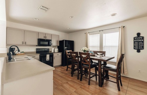 San Antonio Casa | NEW LISTING-HOME near Seaworld and UTSA