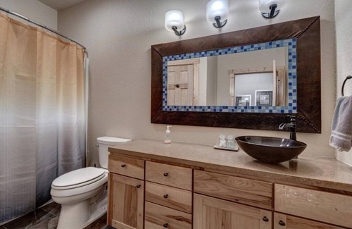 Lead Chalet De Esquí | NEW LISTING! Homesteak 3 BR Chalet at Terry Peak with Outdoor Hot Tub - Sleeps 14 by RedAwning