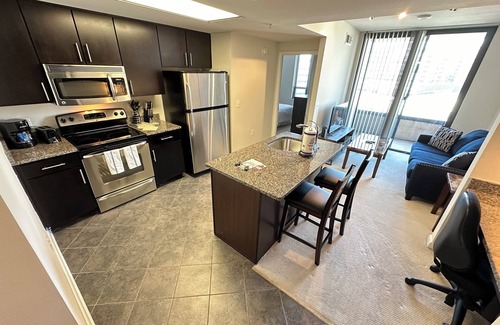 Pentagon City Apartamento | NEW Listing in fabulous Arlington VA close to metro with FREE parking and POOL