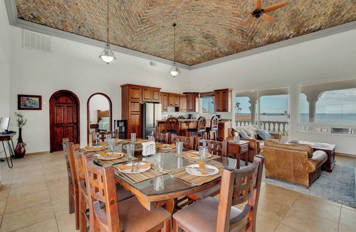 Las Conchas Casa | New Listing-Juanita Del Sol-4 bedroom, steps to beach