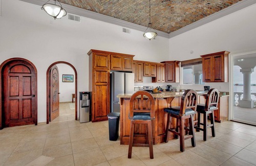 Las Conchas Casa | New Listing-Juanita Del Sol-4 bedroom, steps to beach