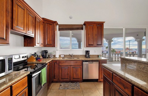 Las Conchas Casa | New Listing-Juanita Del Sol-4 bedroom, steps to beach