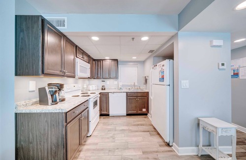 Panama City Beach Condominio | New Listing! Last-min Fall Getaway Special! Beachfront w/Beach Chairs provided!