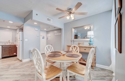 Panama City Beach Condominio | New Listing! Last-min Fall Getaway Special! Beachfront w/Beach Chairs provided!