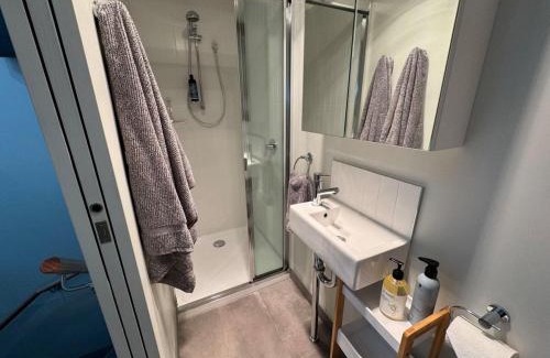 Devonport Apartamento | New Listing Loft Apt & A C in Heart of Devonport