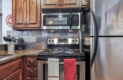 Plaza Westport Condominio | Renovado 1Bed Plaza Condo! El lujo y la comodidad te esperan!