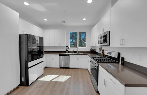 Las Vegas Casa | New Listing Luxury Modern 2 Story-5 Bedroom