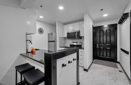 Bend Condominio | New Listing! Modern Mountain Basecamp @ 7th Mountain Resort!