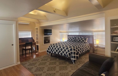 Montecito Cabaña | **New listing**Montecito Carriage House on Coast Village near Butterfly Beach