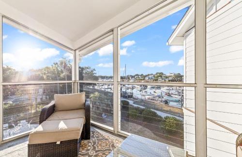 Isle of Palms Apartamento | New Listing! Moorings 510 - Yacht View Serenity!