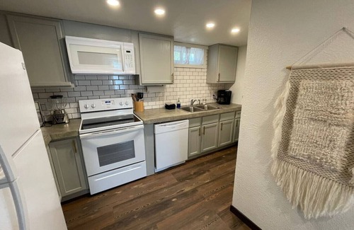 Rapid City Apartamento | New Listing - N 7th Street · Trendy Stay in the Heart of Rapid City