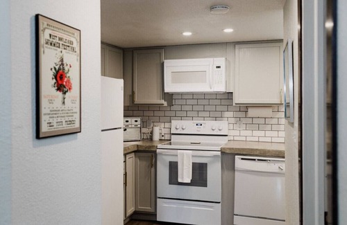 Rapid City Apartamento | New Listing - N 7th Street · Trendy Stay in the Heart of Rapid City